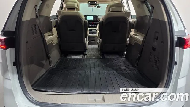 Kia Carnival Generation 4 — Фото автомобиля 20