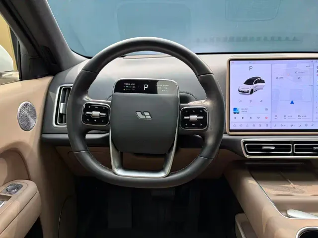 Li Auto L9 — Фото автомобиля 7