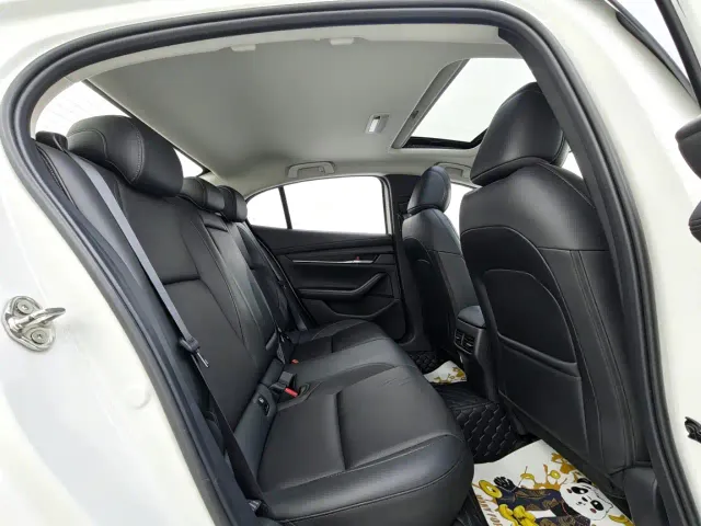Mazda Axela — Фото автомобиля 20