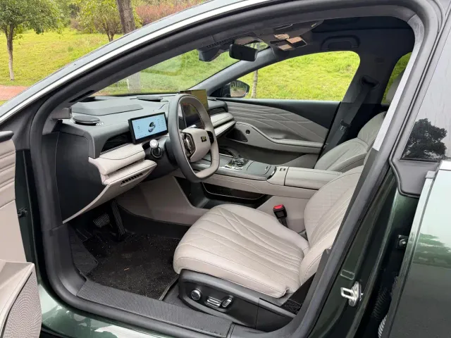 Geely Galaxy Xingyao 8 — Фото автомобиля 5