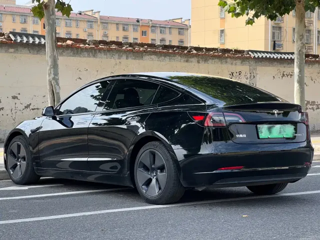Tesla Model 3 — Фото автомобиля 7
