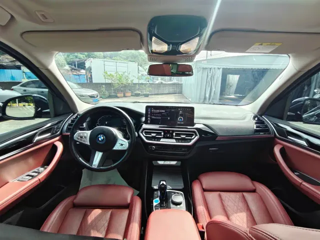 BMW iX3 — Фото автомобиля 13