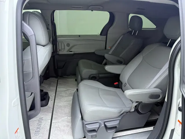 Toyota Granvia — Фото автомобиля 14
