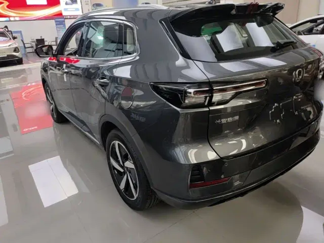 Changan Qiyuan Q05 — Фото автомобиля 4