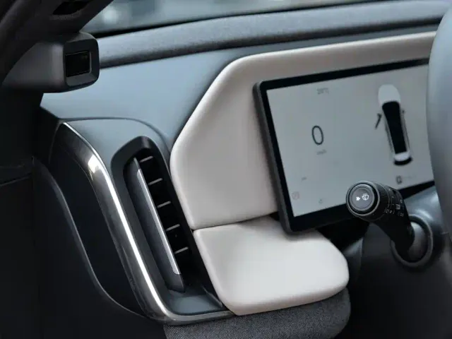 Volvo XC70 Plug-in Hybrid — Фото автомобиля 16
