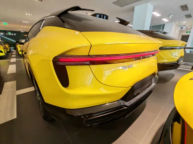 Lotus Eletre — Фото автомобиля 10