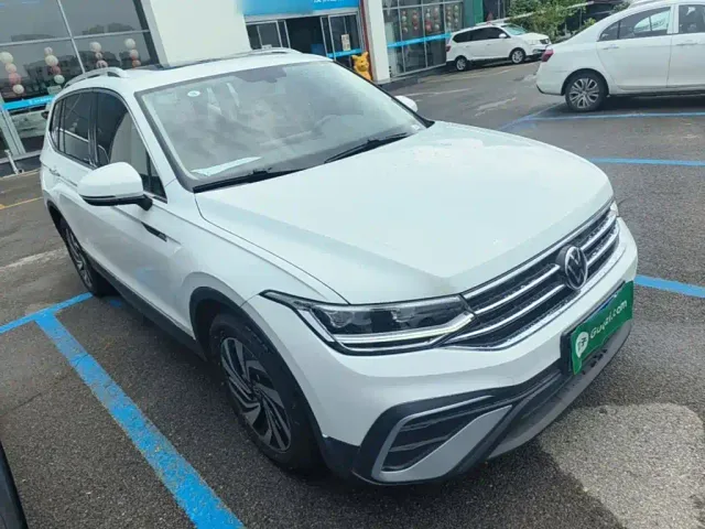Volkswagen Tiguan L — Фото автомобиля 3