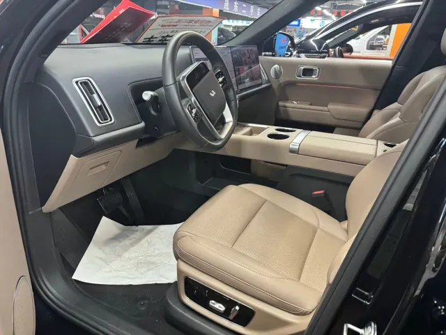 Li Auto L8 — Фото автомобиля 3