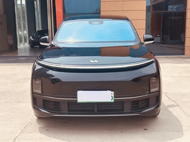 Li Auto L8 — Фото автомобиля 2