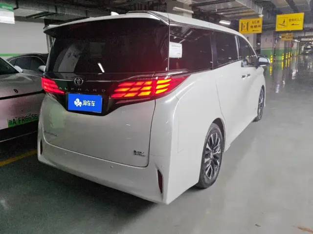 Toyota Alphard — Фото автомобиля 3