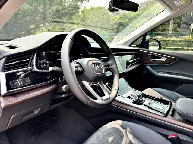 Audi Q7 — Фото автомобиля 5