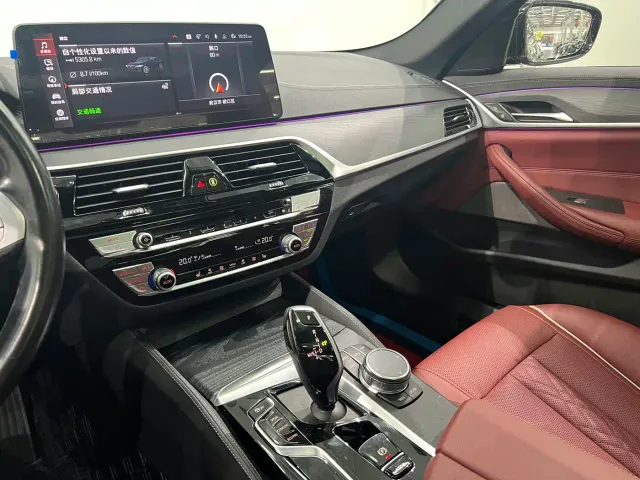 BMW 5 Series — Фото автомобиля 17