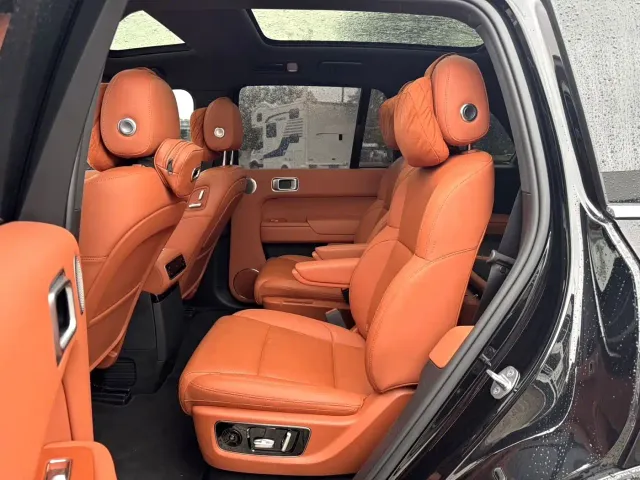 Li Auto L8 — Фото автомобиля 6