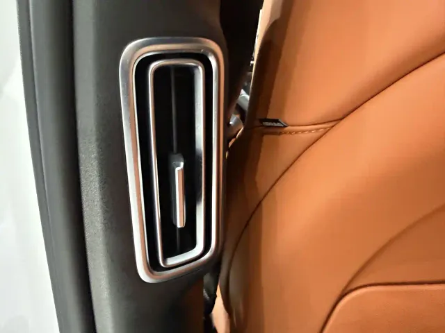 Li Auto L7 — Фото автомобиля 18
