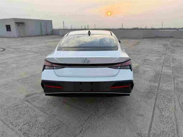 Hyundai Elantra — Фото автомобиля 8