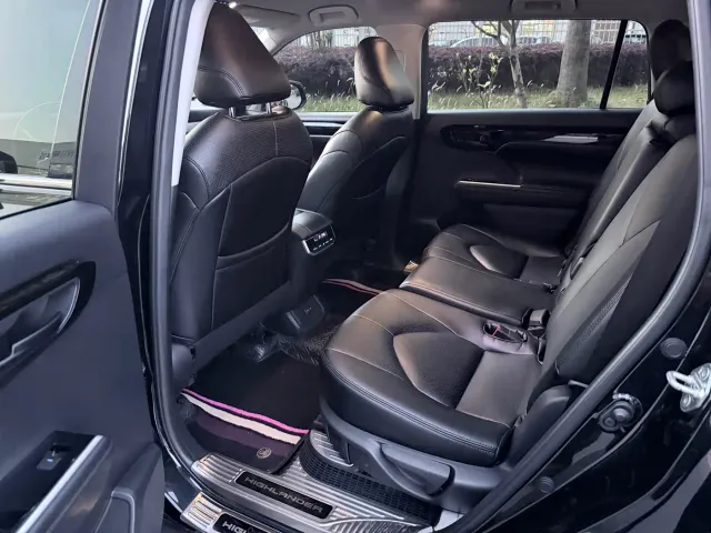 Toyota Highlander — Фото автомобиля 8