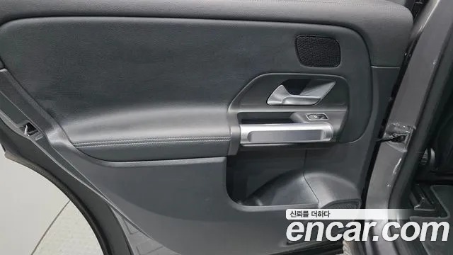 Mercedes-Benz EQB — Фото автомобиля 25