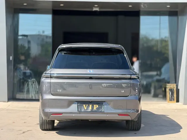 Li Auto L8 — Фото автомобиля 4