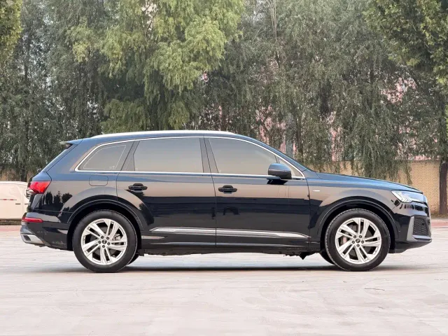 Audi Q7 — Фото автомобиля 4
