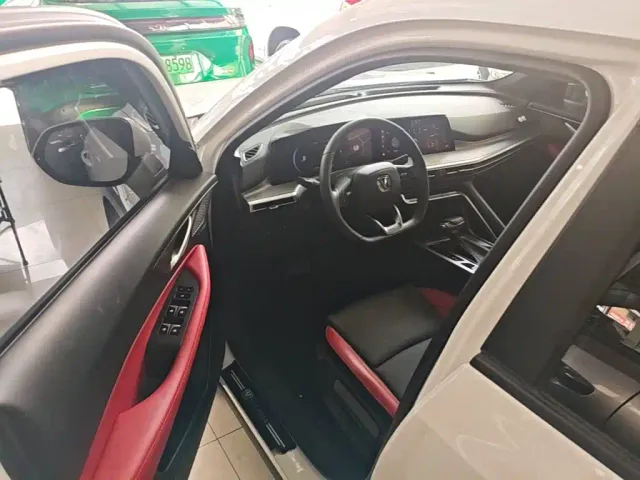Changan CS35 Plus — Фото автомобиля 15