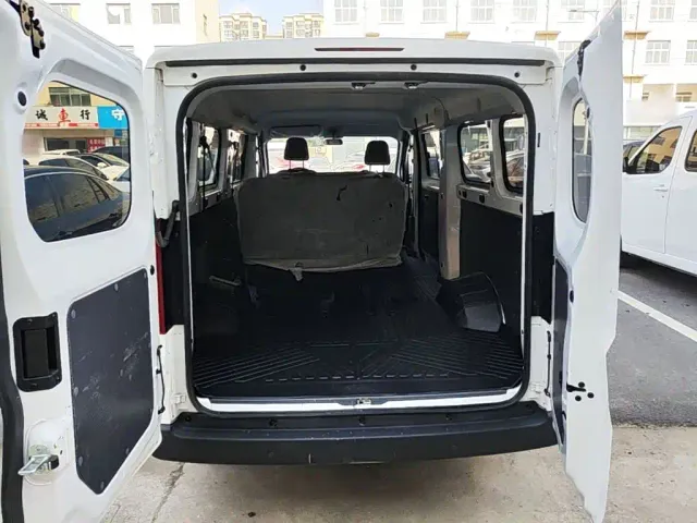 Wuling Yangguang — Фото автомобиля 18