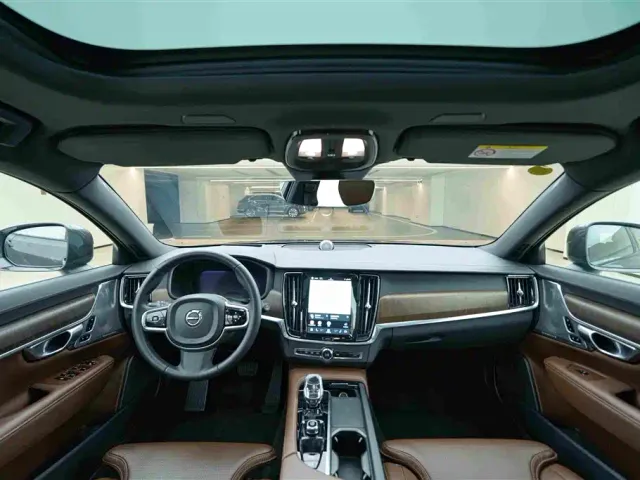 Volvo Volvo V90 2024 Cross Country B5 AWD Premium Edition — Фото автомобиля 19