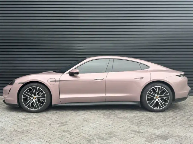 Porsche Taycan — Фото автомобиля 5
