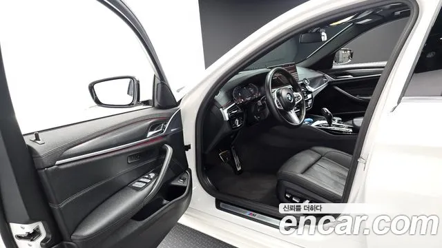 BMW 5 Series G30 — Фото автомобиля 10