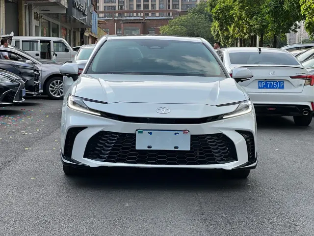 Toyota Camry — Фото автомобиля 2