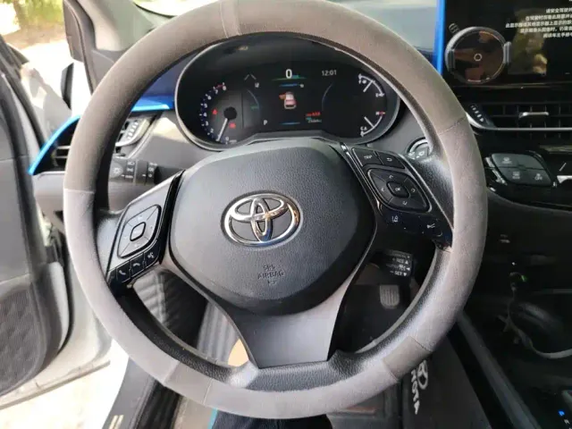 Toyota C-HR — Фото автомобиля 15