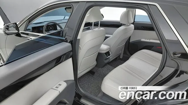 Hyundai Grandeur Grandeur (GN7) 2.5 Бензин 2WD — Фото автомобиля 12