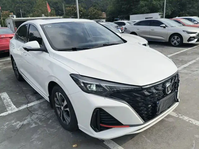 Changan Eado — Фото автомобиля 3