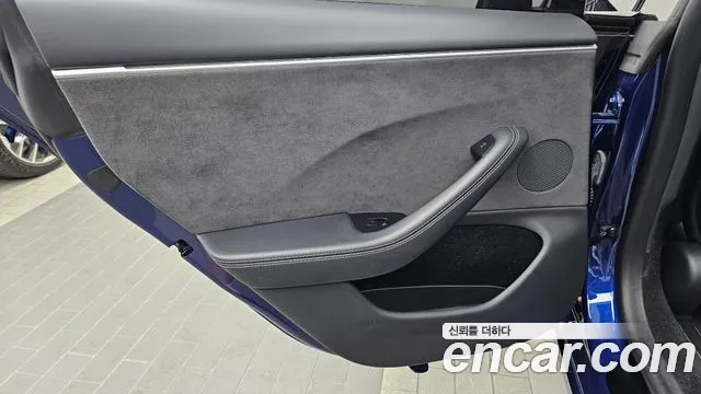 Tesla Model 3 — Фото автомобиля 24