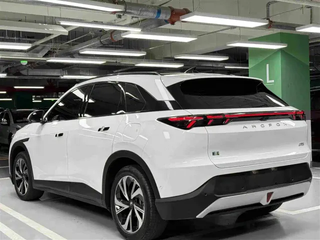Arcfox Alpha T5 — Фото автомобиля 6