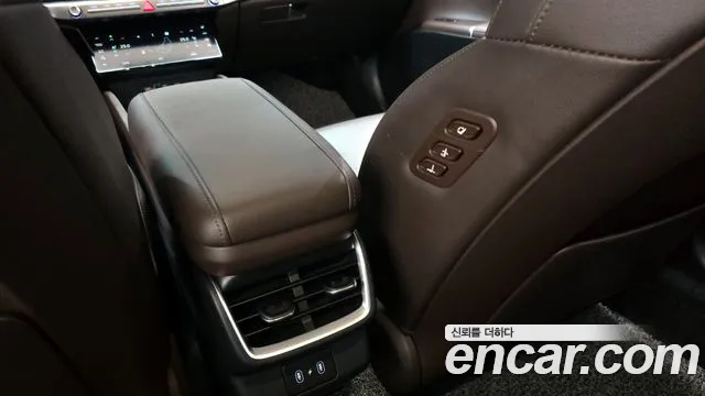 Hyundai Grandeur Grandeur (GN7) 2.5 Бензин 2WD — Фото автомобиля 18