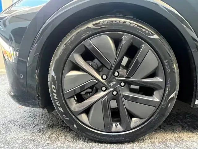 Li Auto L7 — Фото автомобиля 6