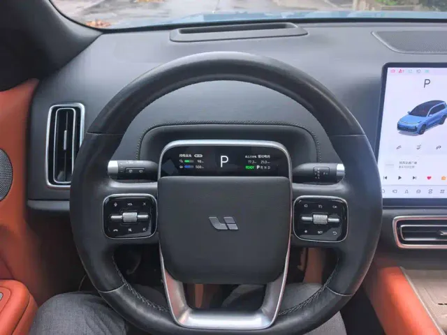 Li Auto L9 — Фото автомобиля 9