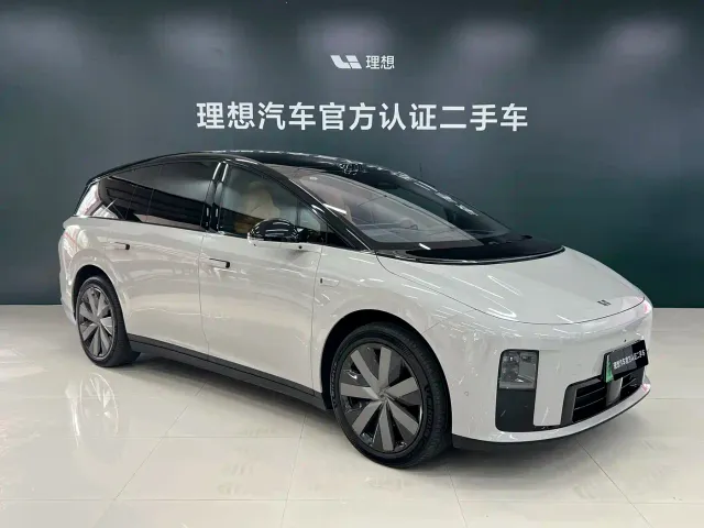 Li Auto i8 — Фото автомобиля 3