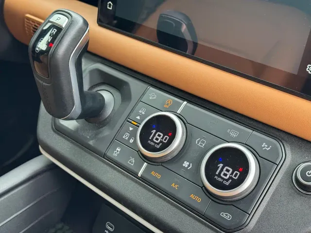 Land Rover Defender — Фото автомобиля 14