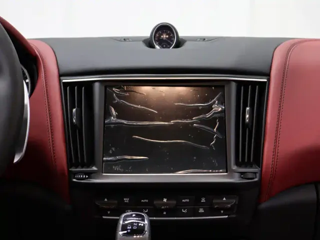 Maserati Levante — Фото автомобиля 11