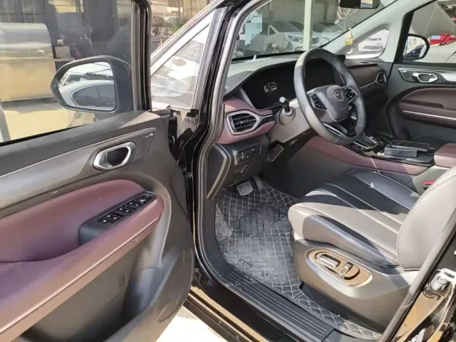 GAC Trumpchi M6 — Фото автомобиля 15