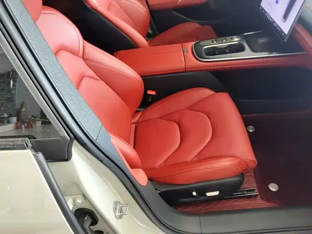 Xiaomi SU7 — Фото автомобиля 24