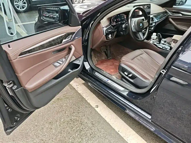 BMW 5 Series — Фото автомобиля 15