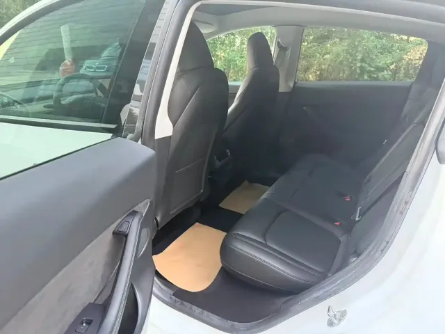Tesla Model Y — Фото автомобиля 7