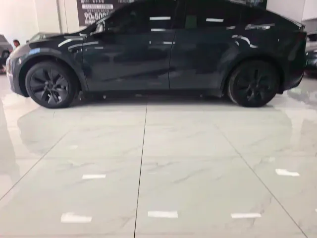 Tesla Model Y — Фото автомобиля 19