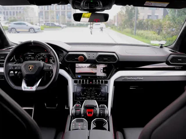 Lamborghini Urus — Фото автомобиля 24
