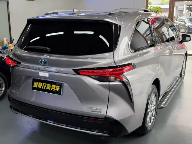 Toyota Sienna — Фото автомобиля 16