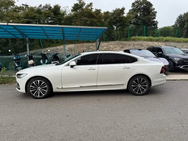 Volvo S90 — Фото автомобиля 5