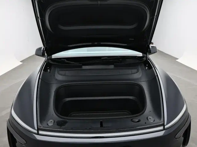 Tesla Model Y — Фото автомобиля 16