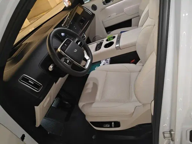 Li Auto L7 — Фото автомобиля 7